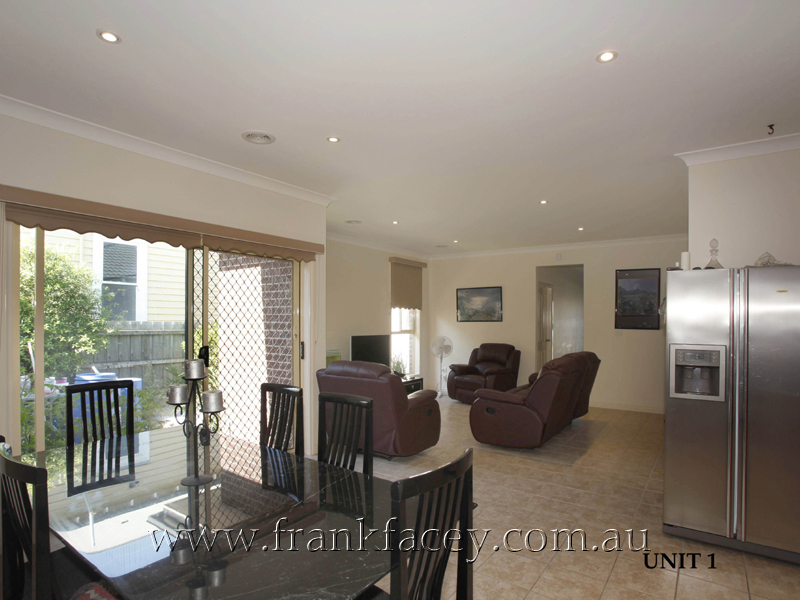 RIGHT IN THE HEART OF TOWN Picture 3