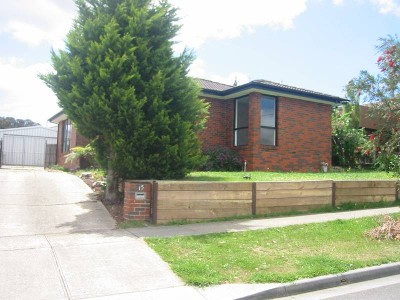 THREE BEDROOMS DOUBLE GARAGE Picture