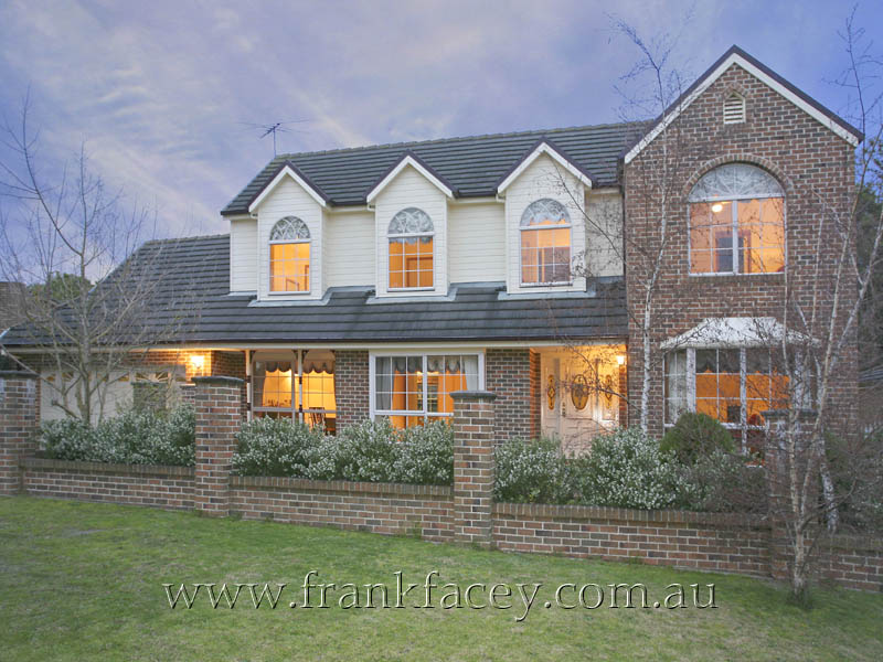 SENSATIONAL APPEARANCE - PEDIGREE POSITION! Picture 1