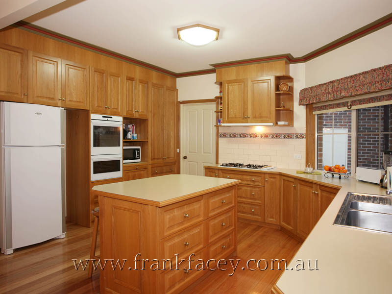 SENSATIONAL APPEARANCE - PEDIGREE POSITION! Picture 2