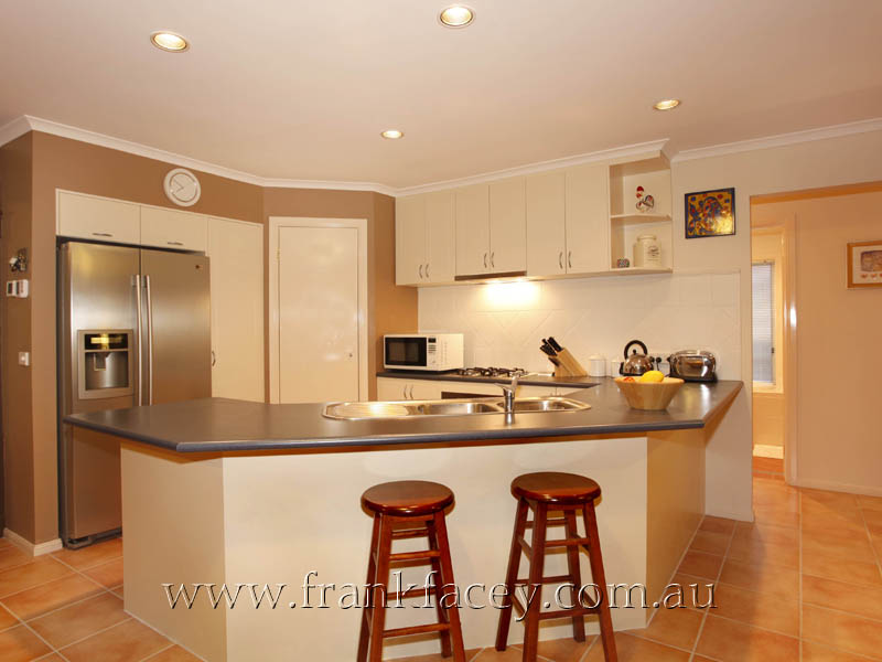 FAMILY FRIENDLY 4 BEDROOM HOME WITH A WELCOMING WARM PERSONALITY! Picture 3