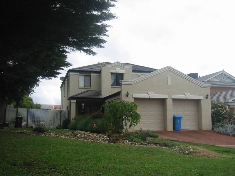 GREAT FAMILY HOME WITH POOL Picture 1