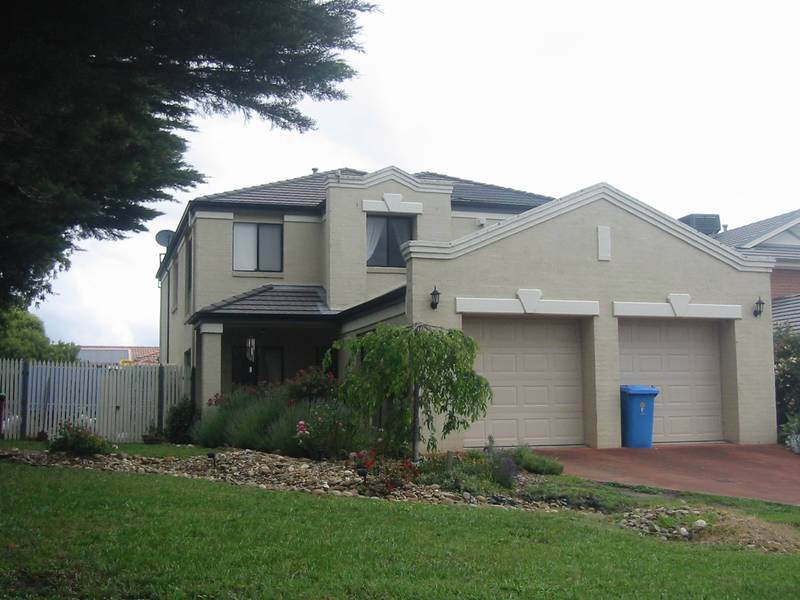 GREAT FAMILY HOME WITH POOL Picture 2