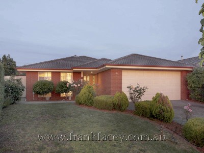 ATTRACTIVE 4 BEDROOM HOME - SUPERB HOME THEATRE ROOM & SPA COURTYARD Picture ATTRACTIVE 4 BEDROOM HOME - SUPERB HOME THEATRE ROOM & SPA COURTYARD Picture