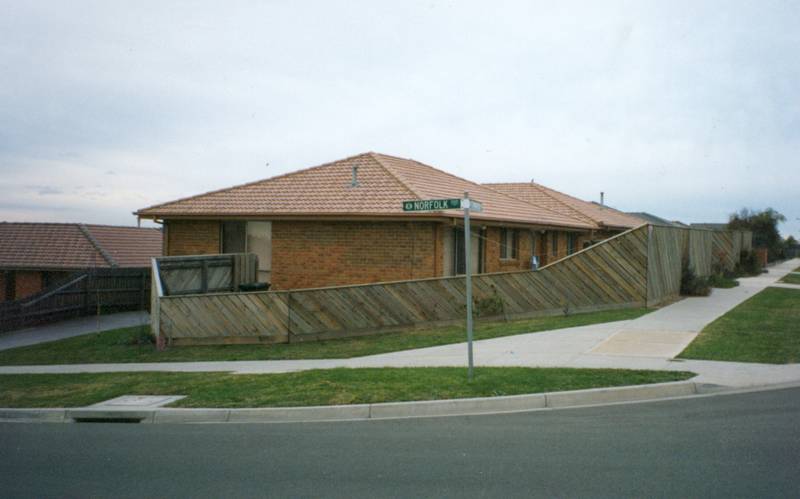 CLOSE TO ALL AMENITIES Picture 1