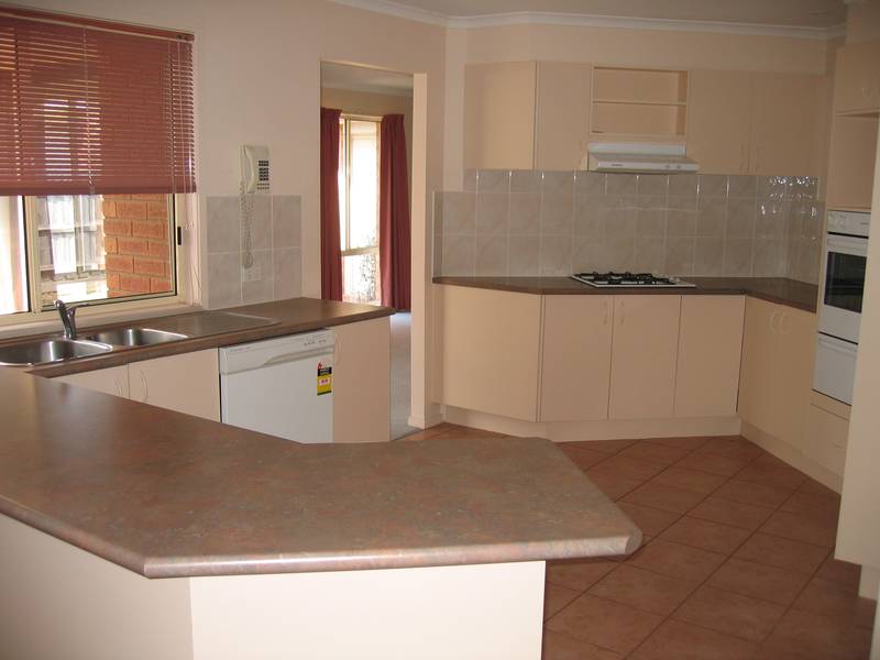 ITS CLEAN, ITS NEAT AND ITS READY TO GO NOW Picture 2