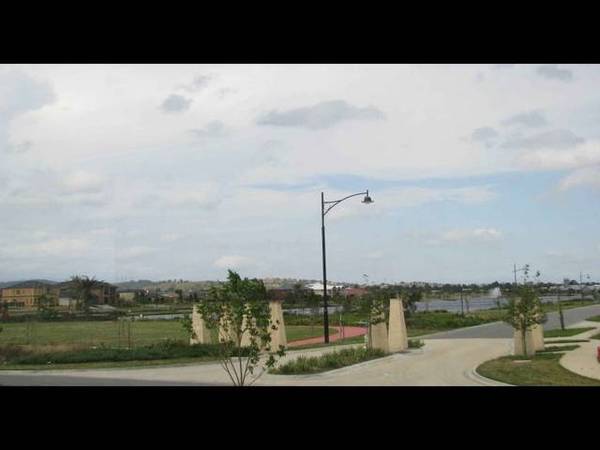 BRAND NEW - 4 BEDROOMS + STUDY Picture 3