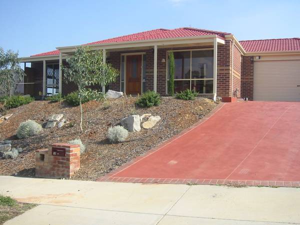 EXECUITIVE HOME / WONDEROUS VIEWS / GREAT VALUE Picture 1