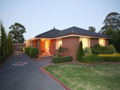 5.5% RENTAL RETURN WITH FUTURE DEVELOPMENT POTENTIAL Picture 5.5% RENTAL RETURN WITH FUTURE DEVELOPMENT POTENTIAL Picture