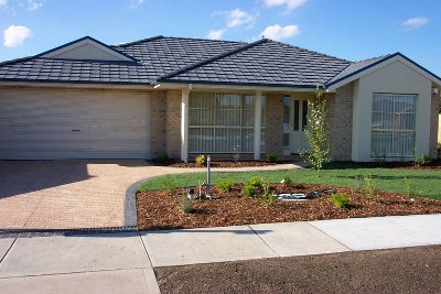 YOUNG IMMACULATE TOWNHOUSE Picture YOUNG IMMACULATE TOWNHOUSE Picture