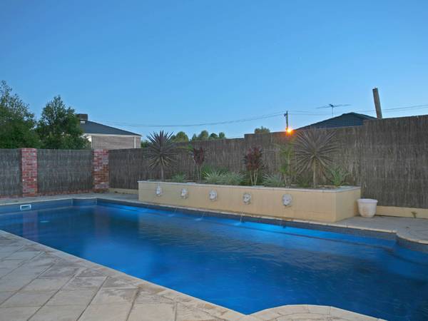 GRACE & GRANDEUR - 15 x 9m SHED, POOL & GAMES ROOM Picture 2