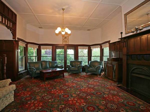 GRACE & GRANDEUR - 15 x 9m SHED, POOL & GAMES ROOM Picture 3