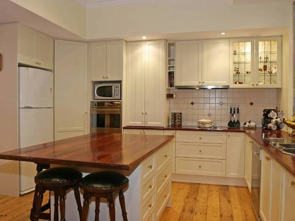 BAYVIEW - CIRCA 1888 - 4 ACRES Picture 3