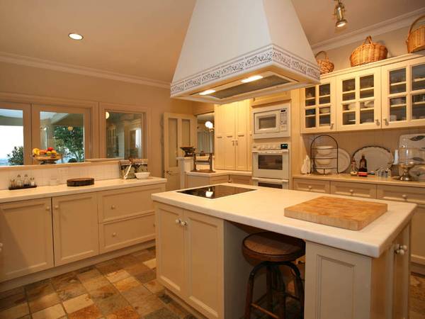 CLASSICAL VICTORIAN COUNTRY HOME ON 20 STUNNING ACRES Picture 3