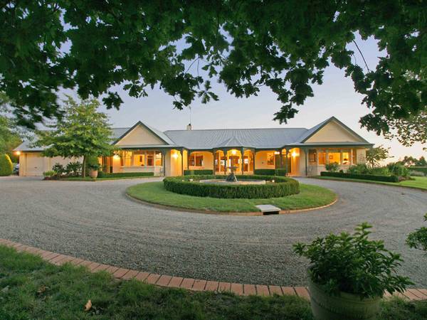 CLASSICAL VICTORIAN COUNTRY HOME ON 20 STUNNING ACRES Picture 1