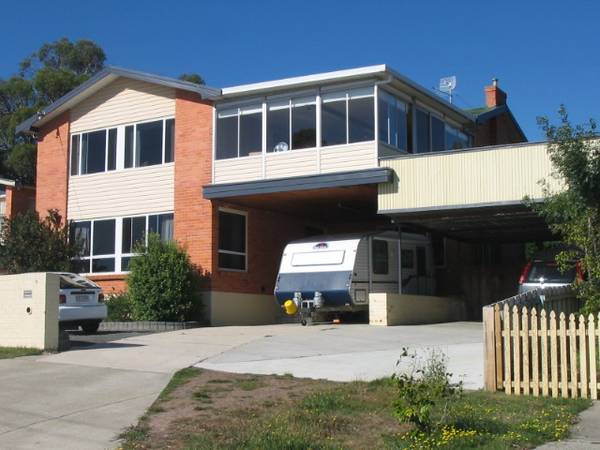 STUNNING VIEWS Picture 1