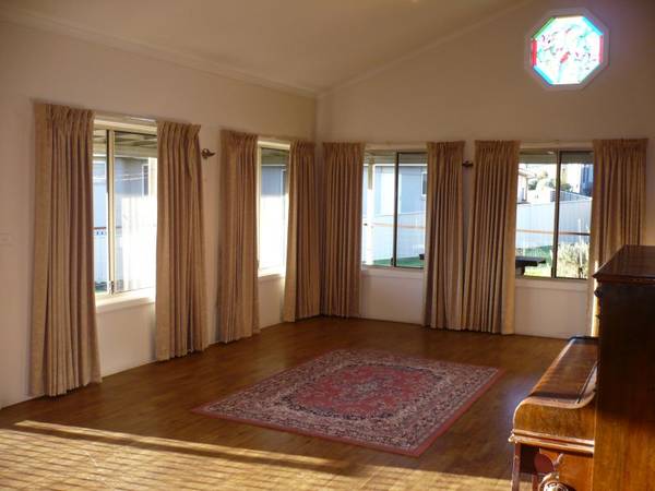 Executive Family Home Picture 2