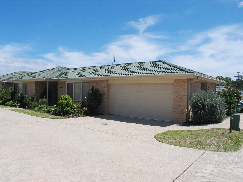 Outstanding 4 Bedroom Home Picture 1