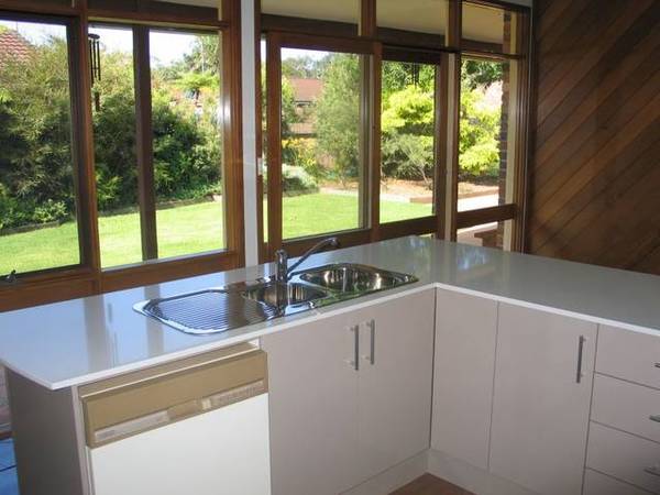 Single Level 5 Bedroom House Picture 3