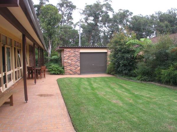 Single Level 5 Bedroom House Picture 2