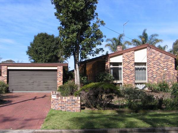 Single Level 5 Bedroom House Picture 1