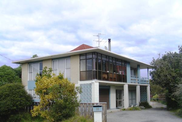 HUGE FAMILY LIVING Picture 1