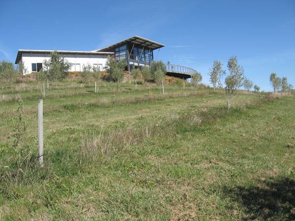 ARCHITECTURAL EXECUTIVE HOME Picture 1