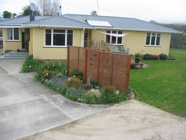 A TOUCH OF COUNTRY IN TOWN Picture 1