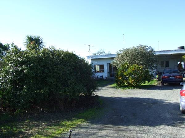 WATERFRONT LOCATION Picture 1