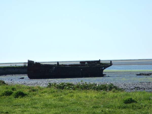 WATERFRONT LOCATION Picture 3