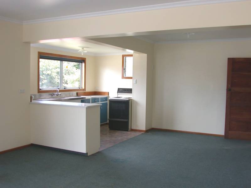 RENTAL OPPORTUNITY? GRAND FAMILY HOME? Picture 3