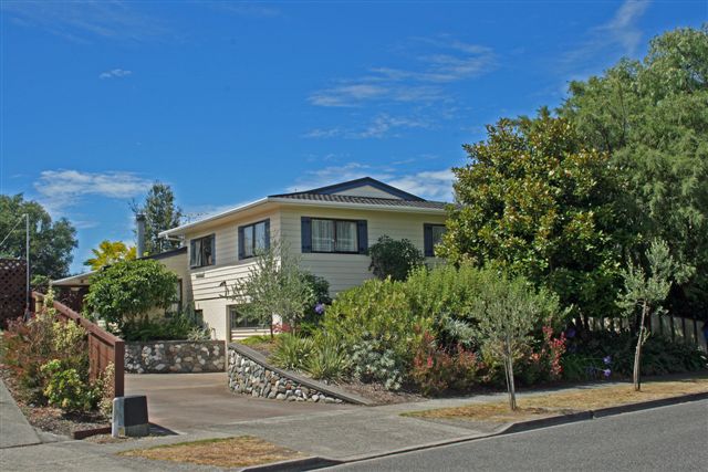 FAMILY CHARMER Picture 1