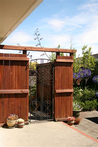 FAMILY CHARMER Picture 3