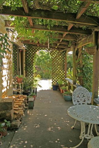 FAMILY CHARMER Picture 2