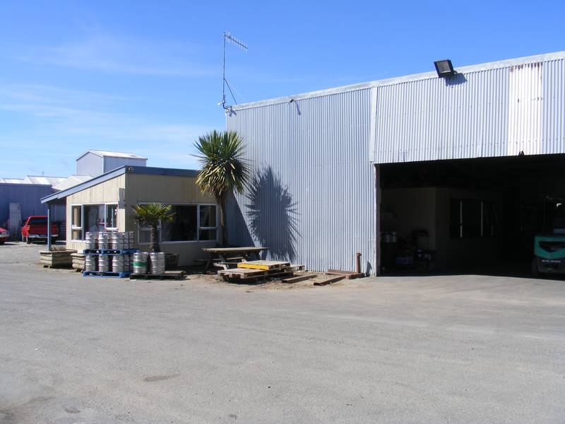 LARGE LIGHT INDUSTRIAL Picture 1