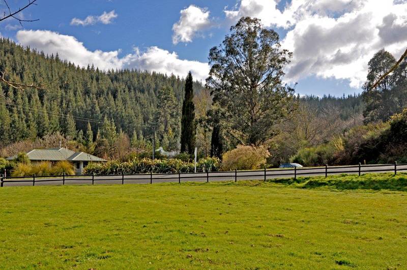 LARGE RURAL SECTION WITH A GOLF COURSE TWIST Picture 3