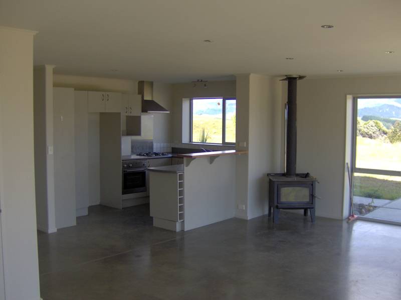 LOADS OF SPACE Picture 3