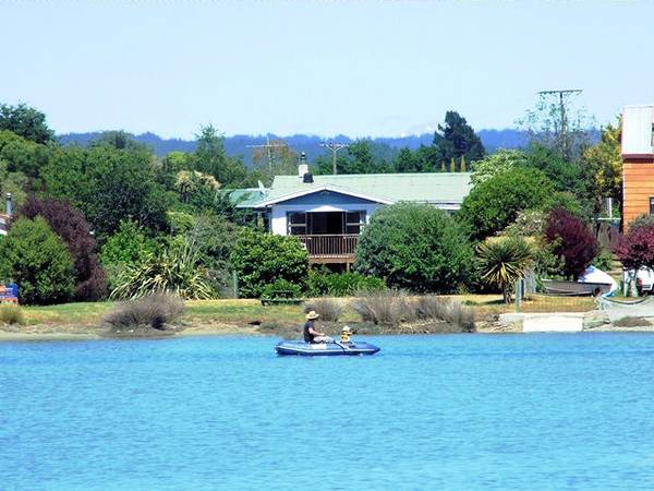 GENUINE WATERFRONT Picture 1
