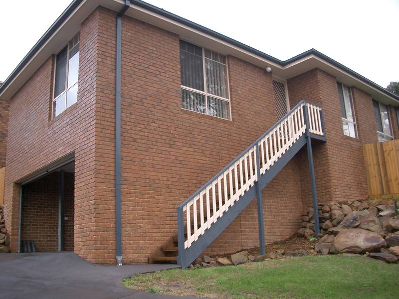 3 BEDROOM TOWNHOUSE Picture 1