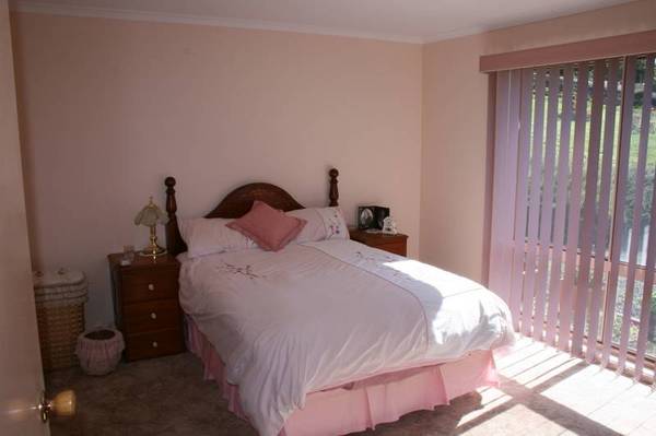 Peaceful Rural Setting On The Edge Of Town Picture 3