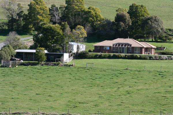 Peaceful Rural Setting On The Edge Of Town Picture 1