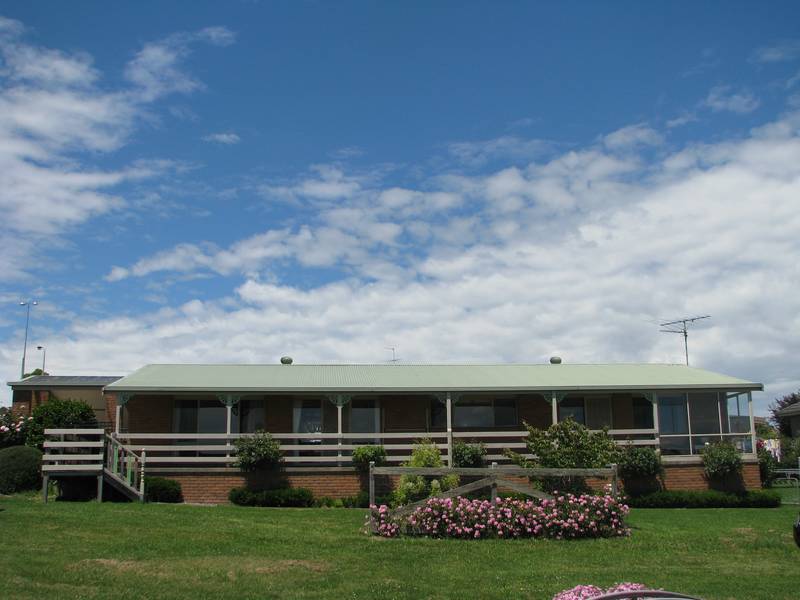 THE COMPLETE FAMILY PACKAGE! Picture 1