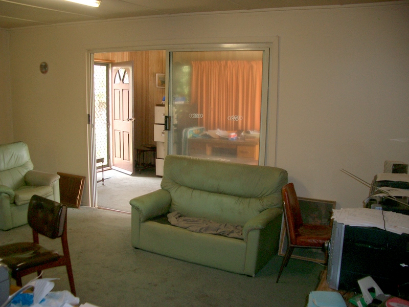 SNAP UP THIS LITTLE BARGIN ! Picture 2