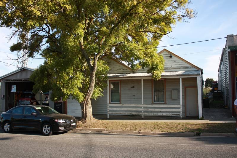 MIXED USE ZONE WITH IVESTMENT POTENTIAL Picture 1