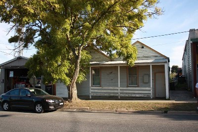 MIXED USE ZONE WITH IVESTMENT POTENTIAL Picture