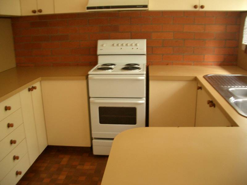 Neat 1 Bedroom Unit Picture 2