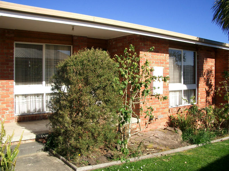 Neat 1 Bedroom Unit Picture 1