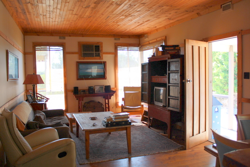 3 BEDROOM HOME IN LOCH Picture 2