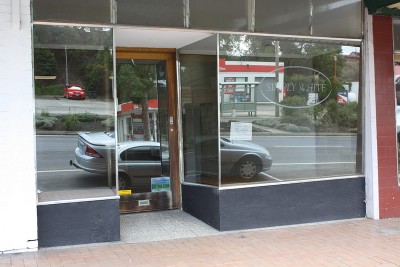 RETAIL OPPORTUNITY ! Picture