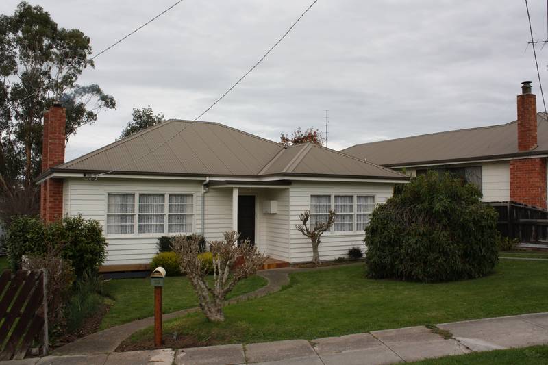 SUPERBLY PRESENTED ! Picture 1